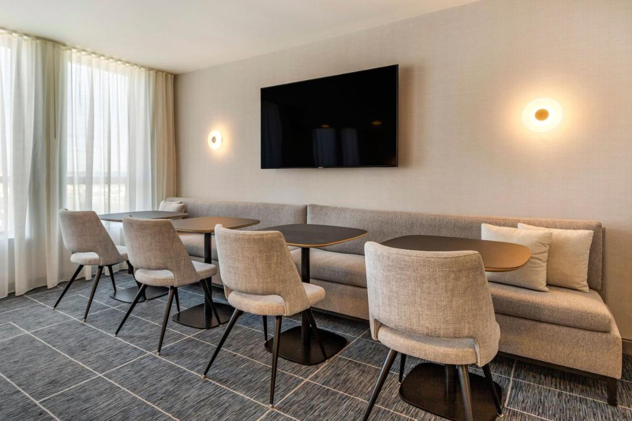 King Studio Suite with Sofa Bed - Club Level