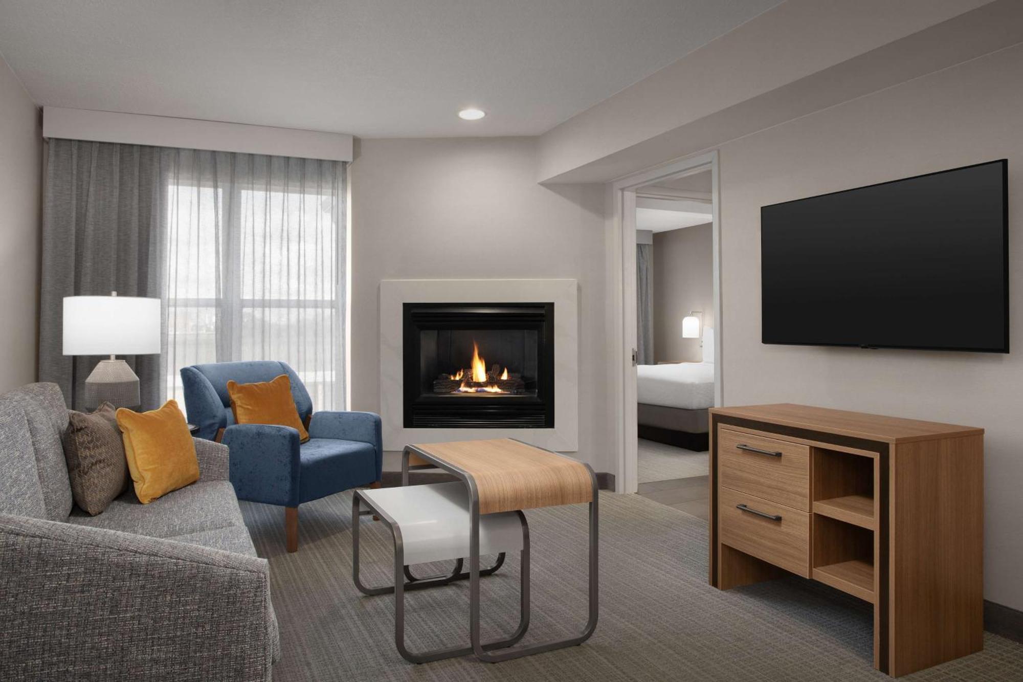 One-Bedroom King Suite Fireplace Non-Smoking,1622024518:JPEG